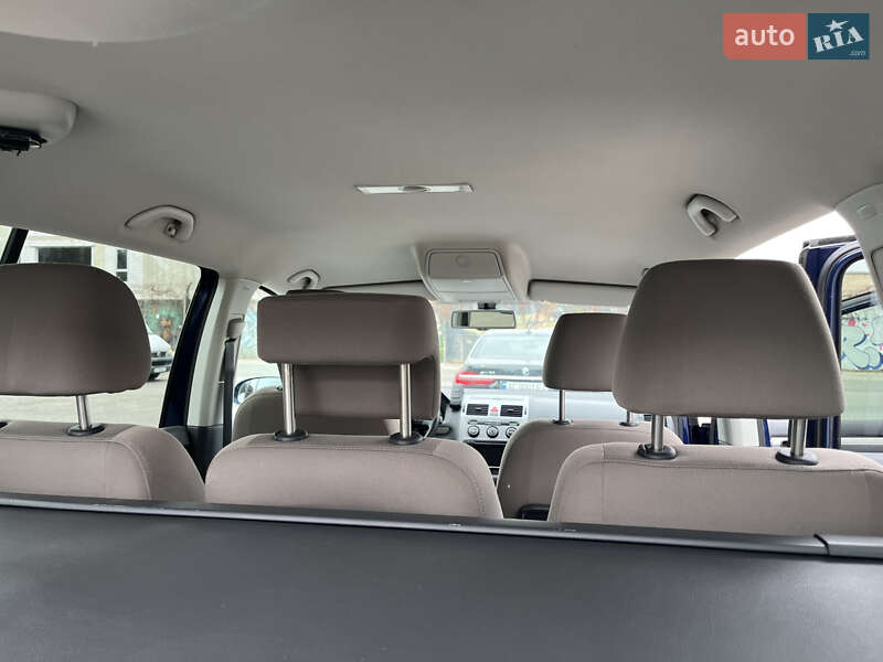 Минивэн Volkswagen Touran 2008 в Луцке