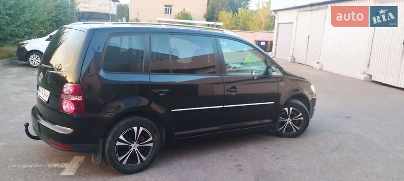 Мінівен Volkswagen Touran 2008 в Харкові