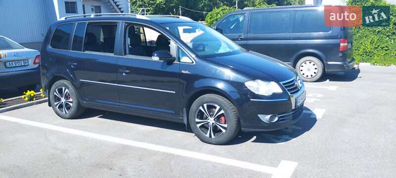 Мінівен Volkswagen Touran 2008 в Харкові