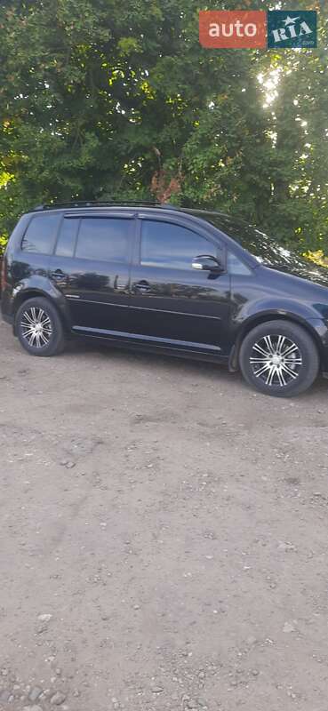 Минивэн Volkswagen Touran 2008 в Казанке