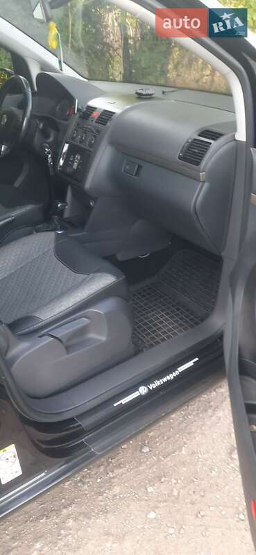 Минивэн Volkswagen Touran 2008 в Казанке