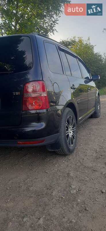 Минивэн Volkswagen Touran 2008 в Казанке