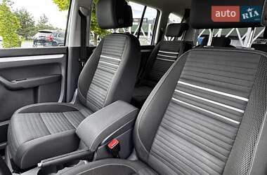 Минивэн Volkswagen Touran 2015 в 
