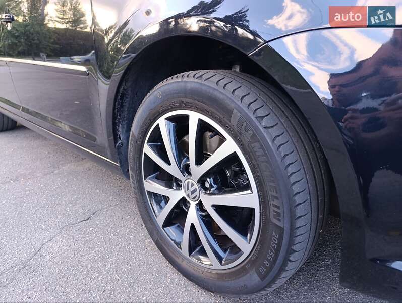 Минивэн Volkswagen Touran 2012 в Киеве фото 19 Минивэн Volkswagen Touran 2012 в Киеве