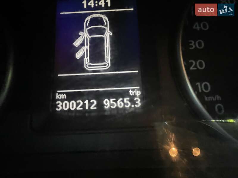 Минивэн Volkswagen Touran 2011 в Киеве