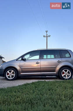 Мінівен Volkswagen Touran 2004 в Луцьку