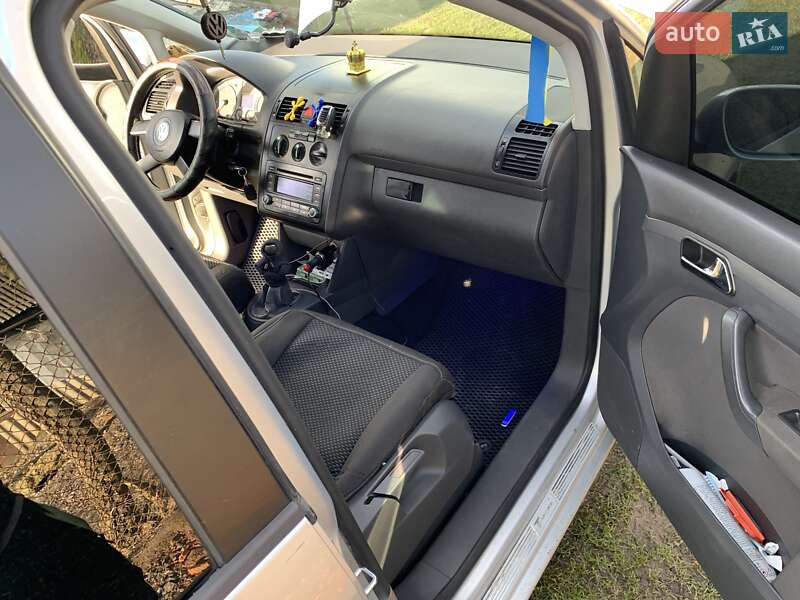 Минивэн Volkswagen Touran 2006 в Рава-Русской