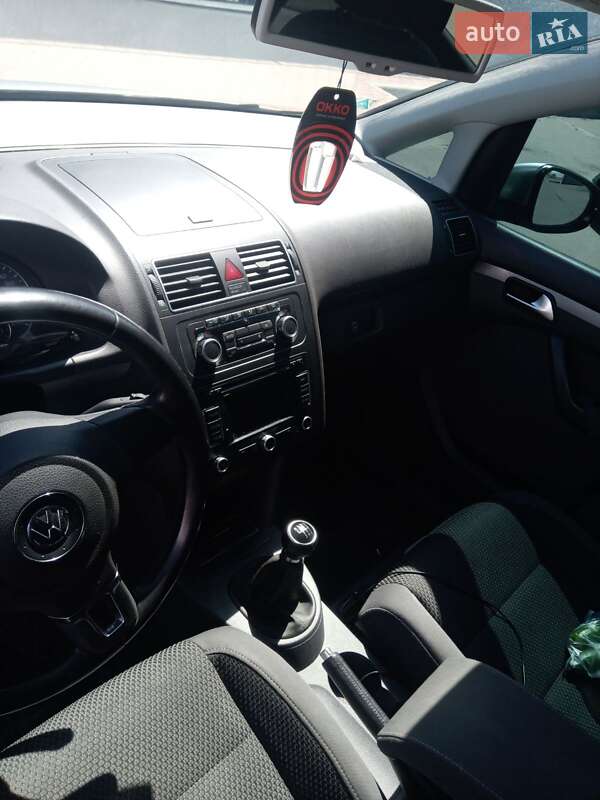 Минивэн Volkswagen Touran 2010 в Рава-Русской