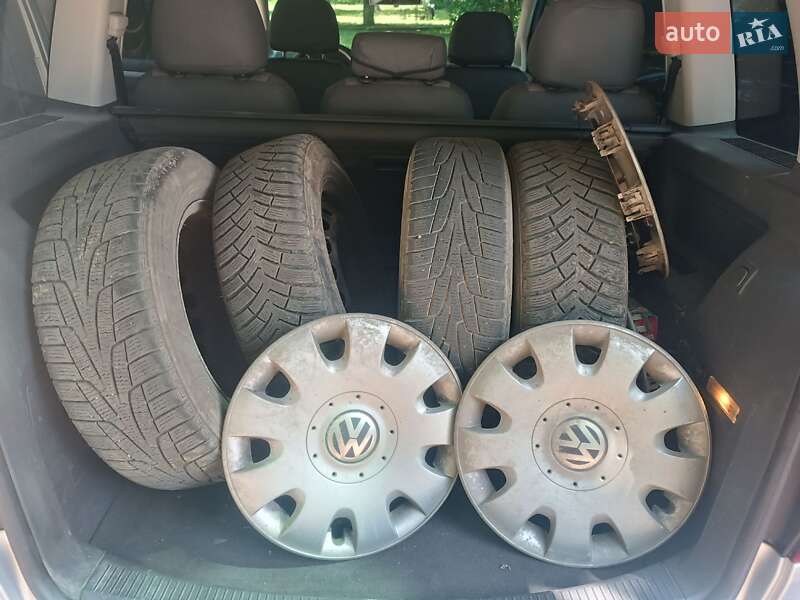 Мінівен Volkswagen Touran 2003 в Чернівцях