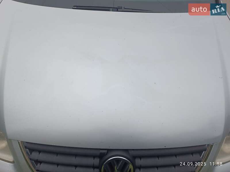 Мінівен Volkswagen Touran 2003 в Чернівцях