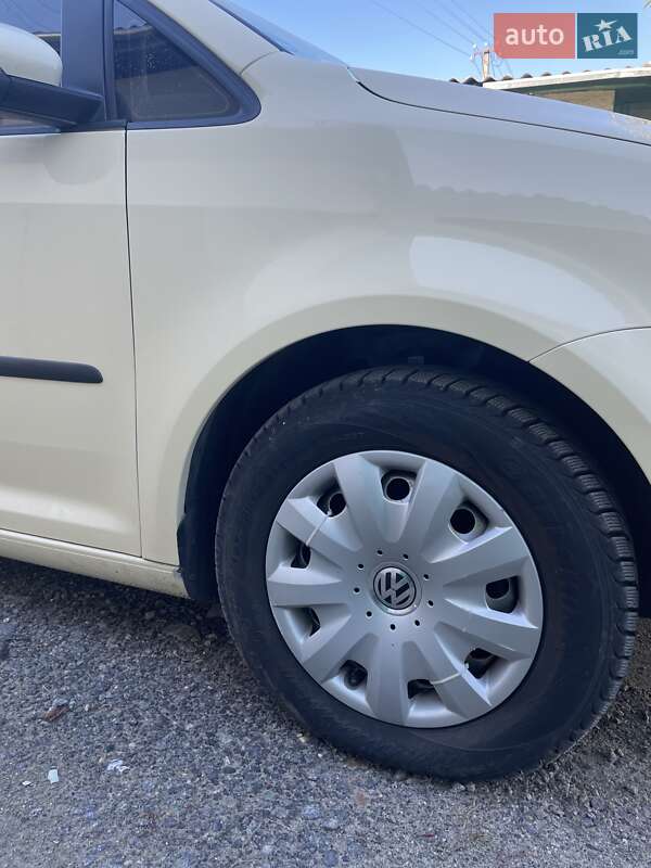 Минивэн Volkswagen Touran 2013 в Староконстантинове