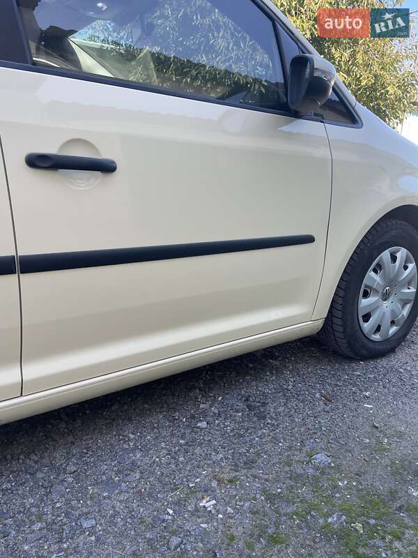 Минивэн Volkswagen Touran 2013 в Староконстантинове