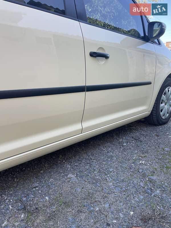 Минивэн Volkswagen Touran 2013 в Староконстантинове