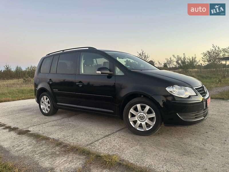 Минивэн Volkswagen Touran 2008 в Сарнах