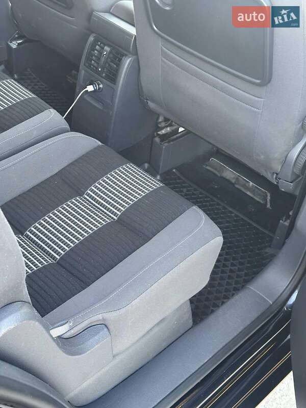 Минивэн Volkswagen Touran 2008 в Сарнах