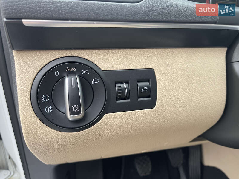 Минивэн Volkswagen Touran 2015 в Житомире