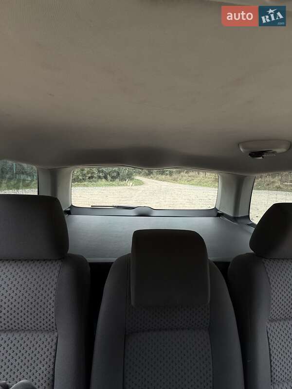 Мінівен Volkswagen Touran 2004 в Чернівцях