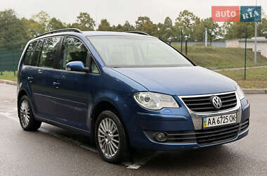 Минивэн Volkswagen Touran 2008 в Киеве