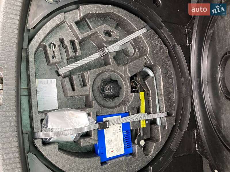 Минивэн Volkswagen Touran 2007 в Виннице