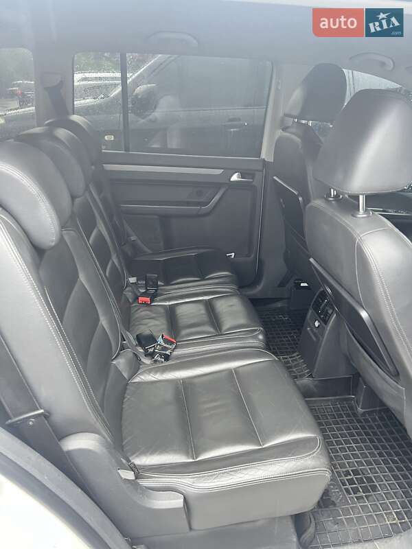 Минивэн Volkswagen Touran 2011 в Верховине