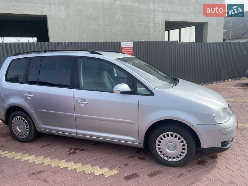 Минивэн Volkswagen Touran 2005 в Сарнах