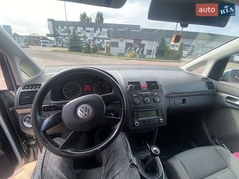 Минивэн Volkswagen Touran 2005 в Сарнах