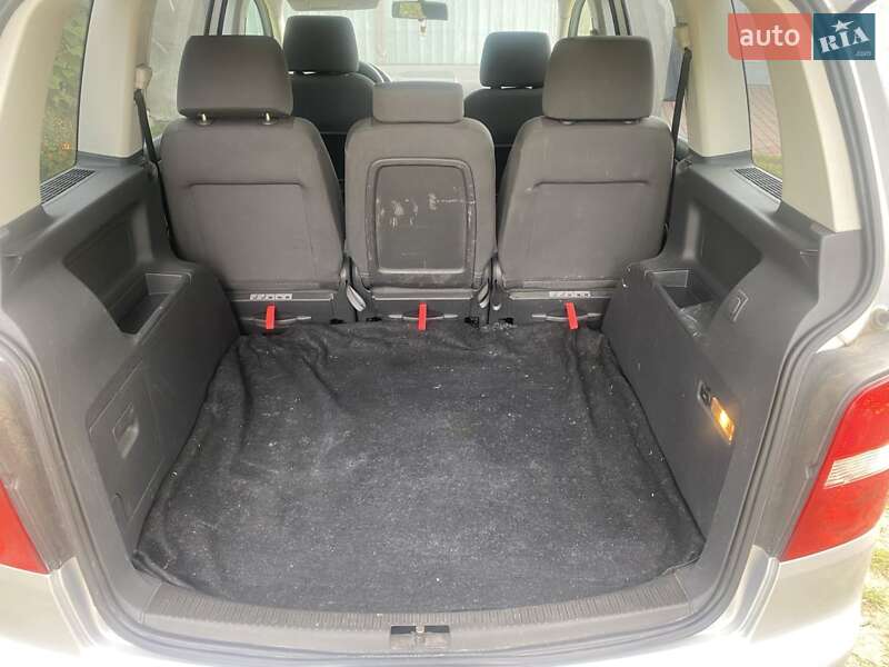 Минивэн Volkswagen Touran 2005 в Сарнах