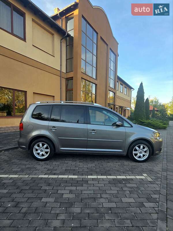 Мінівен Volkswagen Touran 2010 в Виноградові