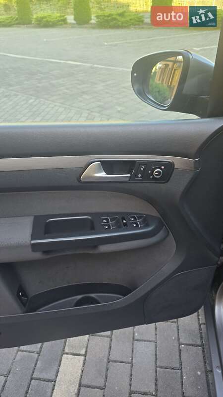 Мінівен Volkswagen Touran 2010 в Виноградові