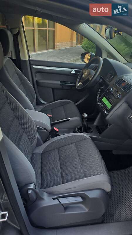 Мінівен Volkswagen Touran 2010 в Виноградові