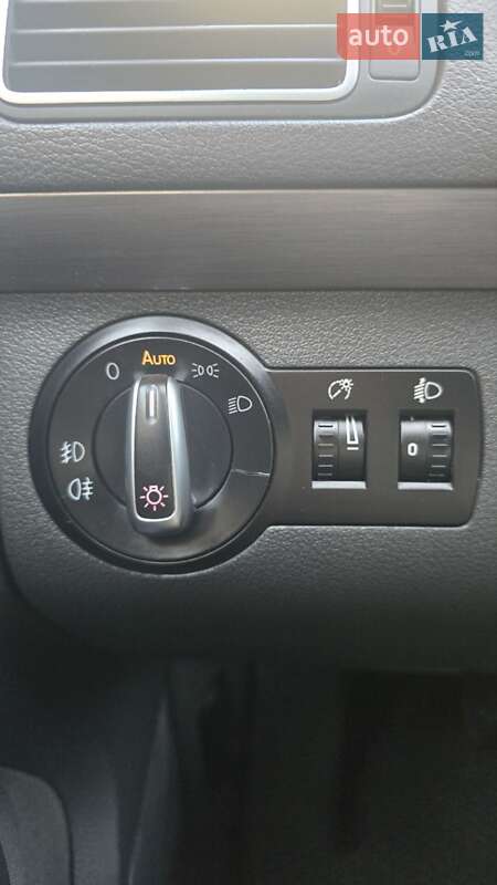 Мінівен Volkswagen Touran 2010 в Виноградові