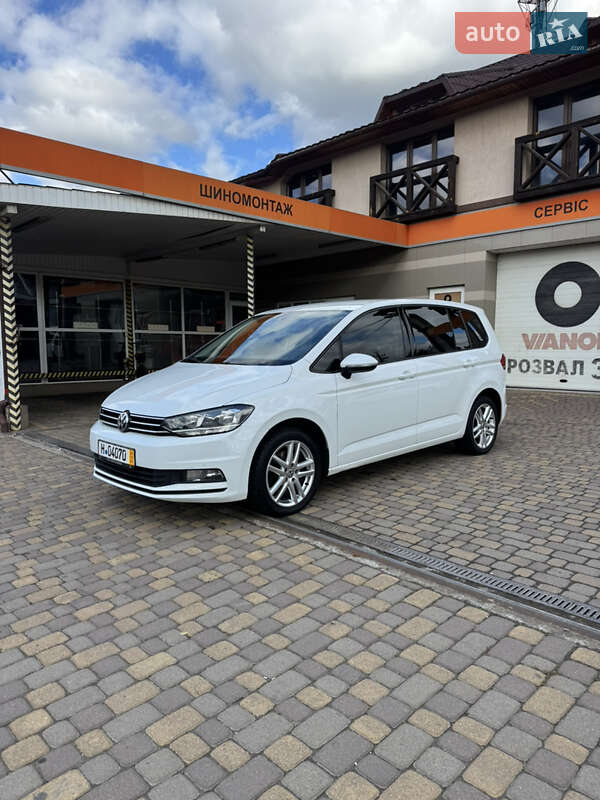 Микровэн Volkswagen Touran 2016 в Сваляве