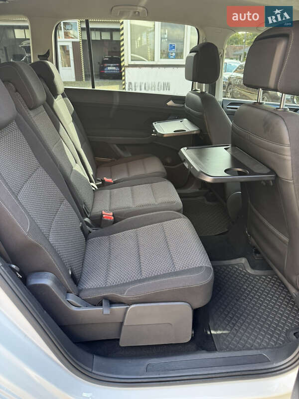 Микровэн Volkswagen Touran 2016 в Сваляве