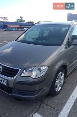 Минивэн Volkswagen Touran 2008 в Львове