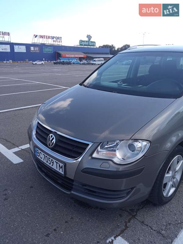 Мінівен Volkswagen Touran 2008 в Львові