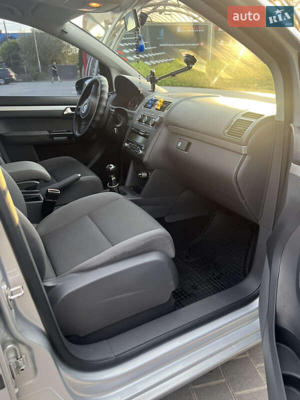 Минивэн Volkswagen Touran 2011 в Самборе