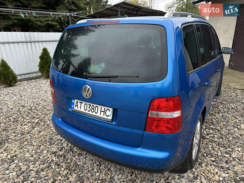 Минивэн Volkswagen Touran 2005 в Тысменице