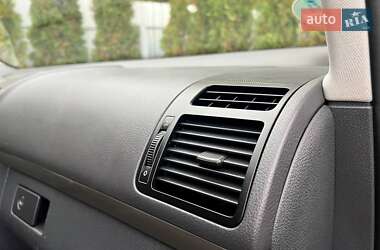 Минивэн Volkswagen Touran 2009 в 