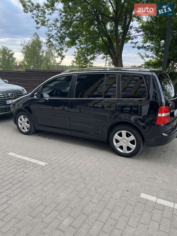 Минивэн Volkswagen Touran 2006 в Белогородке