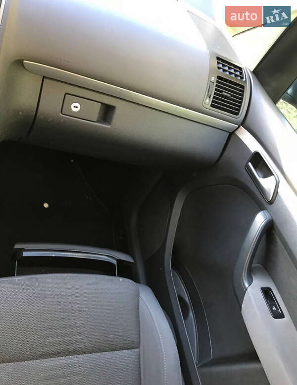 Минивэн Volkswagen Touran 2007 в Ковеле