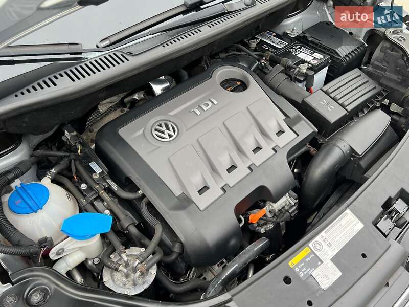 Минивэн Volkswagen Touran 2011 в Киеве