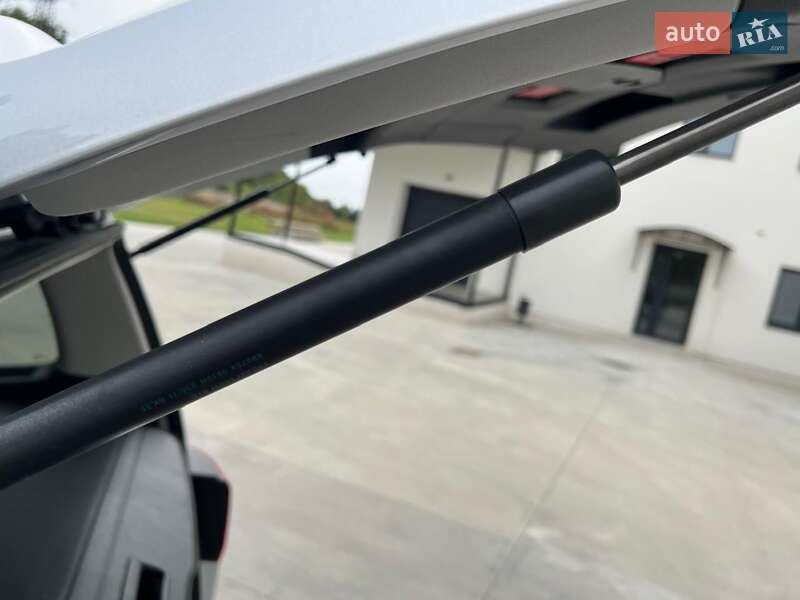 Минивэн Volkswagen Touran 2011 в Киеве