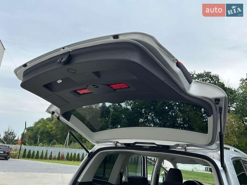 Минивэн Volkswagen Touran 2011 в Киеве