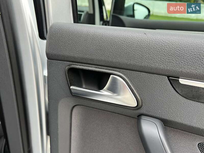 Минивэн Volkswagen Touran 2011 в Киеве