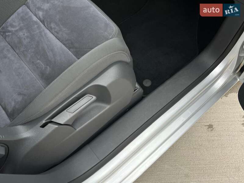 Минивэн Volkswagen Touran 2011 в Киеве