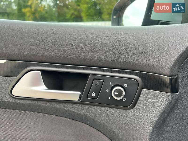 Минивэн Volkswagen Touran 2011 в Киеве