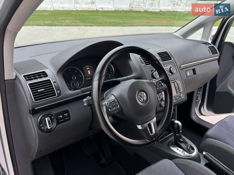 Минивэн Volkswagen Touran 2011 в Киеве