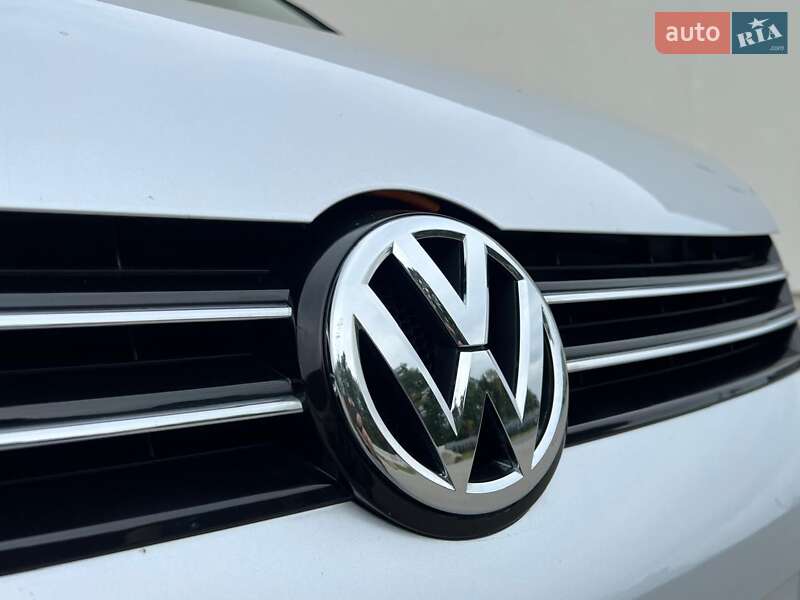 Минивэн Volkswagen Touran 2011 в Киеве