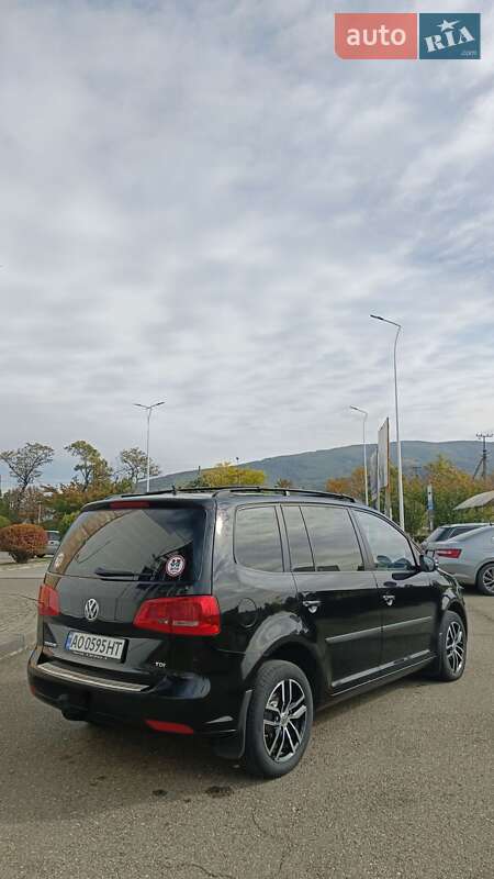 Мінівен Volkswagen Touran 2012 в Виноградові
