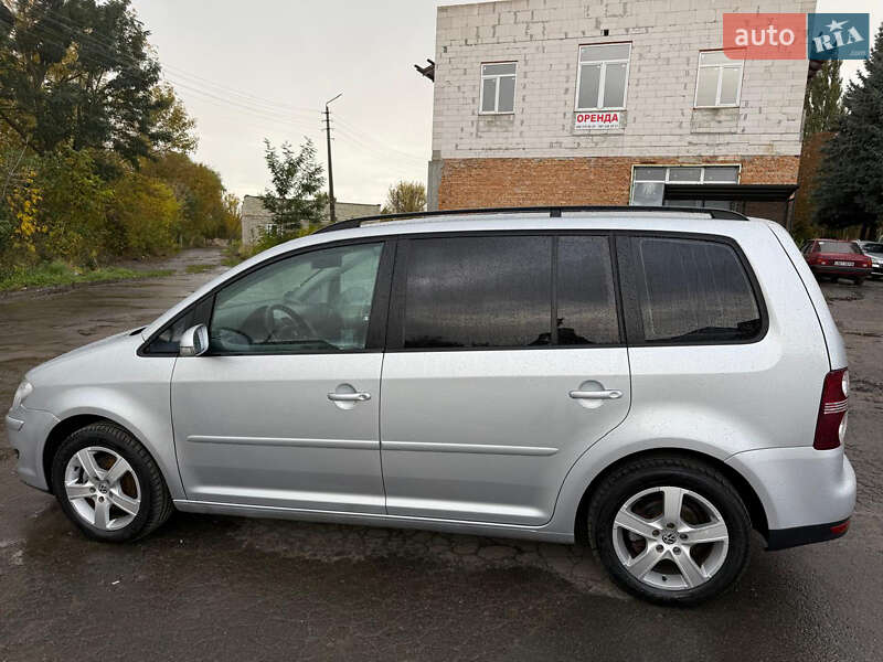 Минивэн Volkswagen Touran 2007 в Дубно